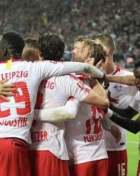  霍芬海姆进攻火力全开，德甲射手榜竞争进入白热化