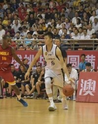  萨博尼斯制霸篮板球争夺，国王双加时力克活塞