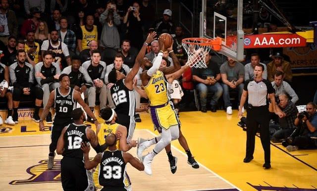  詹姆斯三双助湖人险胜马刺  