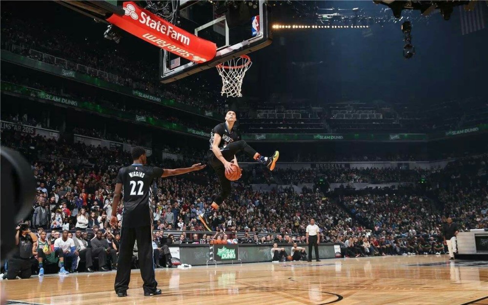  拉文扣篮大赛级别公牛客场击败活塞  